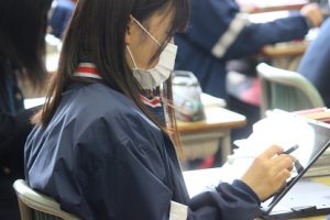 吉田高校の授業(1年普通科 化学基礎)の様子です