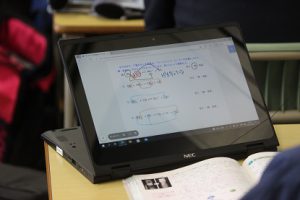 吉田高校の授業(1年普通科 化学基礎)の様子です