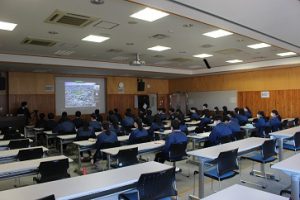 理数科１年オンライン企業見学会が行われました