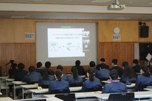 理数科１年オンライン企業見学会が行われました