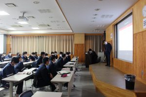 理数科１年オンライン企業見学会が行われました