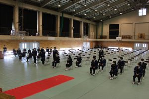 令和３年度表彰状授与式・記念品贈呈式・同窓会入会式が行われました。