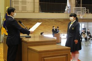 令和３年度表彰状授与式・記念品贈呈式・同窓会入会式が行われました。
