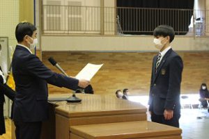 令和３年度表彰状授与式・記念品贈呈式・同窓会入会式が行われました。