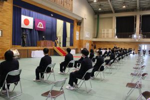 令和３年度表彰状授与式・記念品贈呈式・同窓会入会式が行われました。
