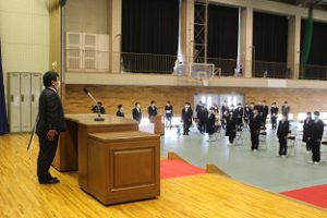令和３年度表彰状授与式・記念品贈呈式・同窓会入会式が行われました。