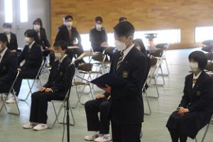 令和３年度表彰状授与式・記念品贈呈式・同窓会入会式が行われました。