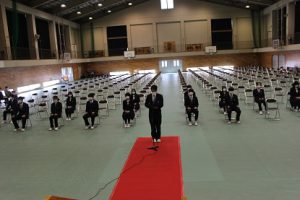 令和３年度表彰状授与式・記念品贈呈式・同窓会入会式が行われました。