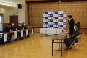 令和４年度山梨県立吉田高等学校と富士吉田商工会議所青年部の連携に関する協定書調印式が行われました