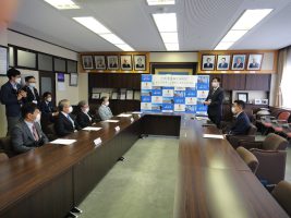 令和４年度富士吉田市と山梨県立吉田高等学校の連携に関する協定書調印式が行われました