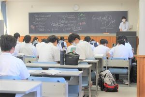 令和４年度３年生夏期課外 １・２年生夏期学習会の様子です
