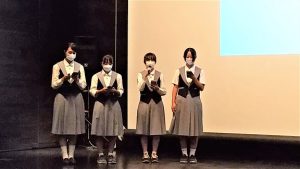 高校生地域人材育成プログラム「かえる組」ふじよしだPR大使ポスター完成報告会の様子です。
