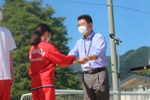 令和４年度後期・令和５年度前期生徒会役員認証式を行いました