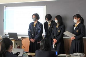 第２学年総合的な探究の時間（富士山学）中間発表会が行われました