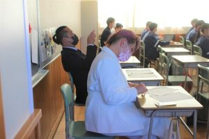第２学年総合的な探究の時間（富士山学）中間発表会が行われました
