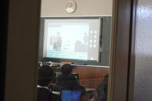 １８歳成人講座 第１学年（消費者講座・笑費者になろう！）が行われました