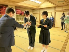 ３年ぶりの開催！！吉高の伝統行事「校内百人一首大会」が行われました。