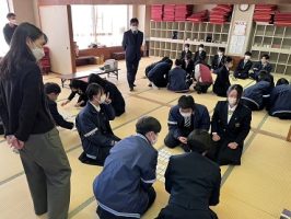 ３年ぶりの開催！！吉高の伝統行事「校内百人一首大会」が行われました。