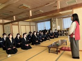 ３年ぶりの開催！！吉高の伝統行事「校内百人一首大会」が行われました。