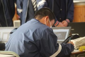 令和４年度総合的な探究の時間「富士山学」分野別発表会が行われました。