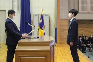 令和４年度表彰状授与式・記念品贈呈式が行われました。