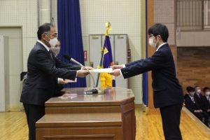 令和４年度表彰状授与式・記念品贈呈式が行われました。