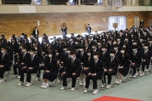 令和４年度表彰状授与式・記念品贈呈式が行われました。