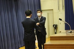 令和４年度表彰状授与式・記念品贈呈式が行われました。
