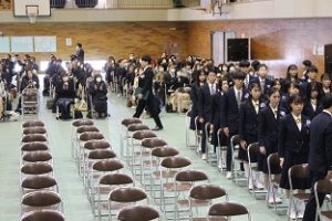 令和４年度第７３回卒業証書授与式が行われました
