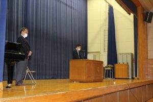 ラグビー元日本代表奥脇教先生の日本代表のジャージ寄贈式が行われました。