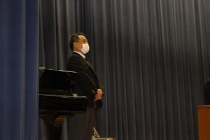 ラグビー元日本代表奥脇教先生の日本代表のジャージ寄贈式が行われました。