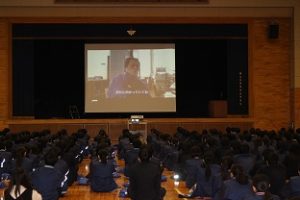 ラグビー元日本代表奥脇教先生の日本代表のジャージ寄贈式が行われました。