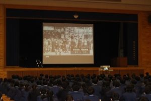 ラグビー元日本代表奥脇教先生の日本代表のジャージ寄贈式が行われました。
