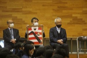 ラグビー元日本代表奥脇教先生の日本代表のジャージ寄贈式が行われました。