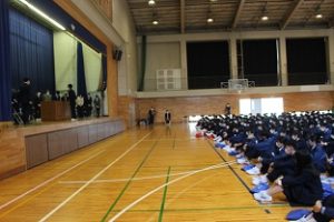 令和４年度離退任式が行われました。