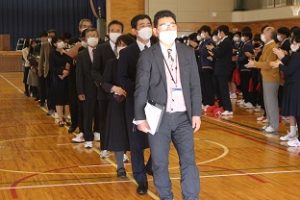 令和４年度離退任式が行われました。
