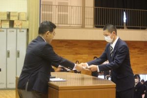 令和５年度全日本選手権大会自転車競技・山梨県高等学校総合体育大会・山梨県高等学校将棋選手権大会の納め式が行われました。
