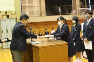 令和５年度全日本選手権大会自転車競技・山梨県高等学校総合体育大会・山梨県高等学校将棋選手権大会の納め式が行われました。