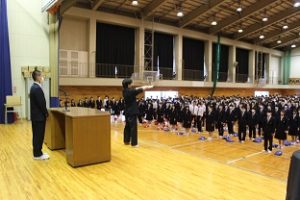 令和５年度全日本選手権大会自転車競技・山梨県高等学校総合体育大会・山梨県高等学校将棋選手権大会の納め式が行われました。