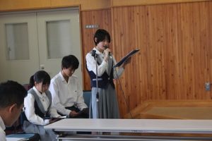 令和５年度納め式、第５５回富士登山強歩大会表彰式、生徒会役員認証式、前期末集会が行われました。
