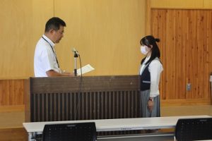 令和５年度納め式、第５５回富士登山強歩大会表彰式、生徒会役員認証式、前期末集会が行われました。
