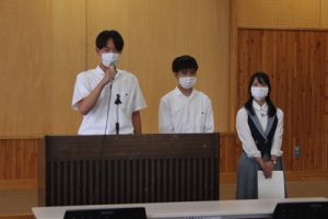 令和５年度納め式、第５５回富士登山強歩大会表彰式、生徒会役員認証式、前期末集会が行われました。