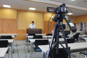 令和５年度納め式、第５５回富士登山強歩大会表彰式、生徒会役員認証式、前期末集会が行われました。