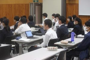令和５年度理数科 理数探究発表会が行われました。