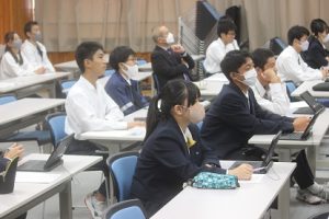 令和５年度理数科 理数探究発表会が行われました。