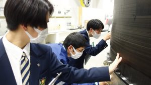 令和５年度理数科企業見学会が行われました。