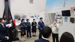 令和５年度理数科企業見学会が行われました。