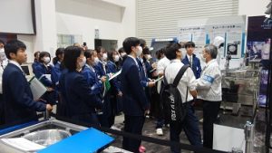 令和５年度理数科企業見学会が行われました。