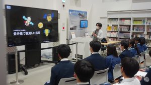 令和５年度理数科企業見学会が行われました。