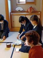 「第１２回吉田高校茶道部・渡辺社中合同茶会」が開催されました。